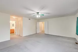 697 Providence Ln, Lindenhurst, IL 60046 - Photo 15