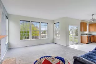 697 Providence Ln, Lindenhurst, IL 60046 - Photo 13