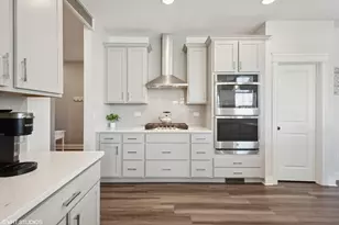 16332 S Forest Edge Dr, Plainfield, IL 60586 - Photo 3