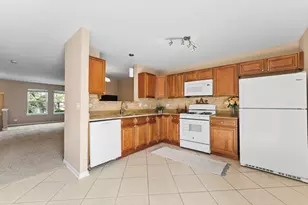 582 Holiday Ln, Hainesville, IL 60073 - Photo 9