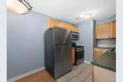 2424 W Estes Avenue #3B, Chicago, IL 60645 - Photo 5