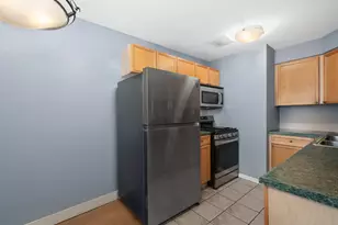 2424 W Estes Ave, Chicago, IL 60645 - Photo 5