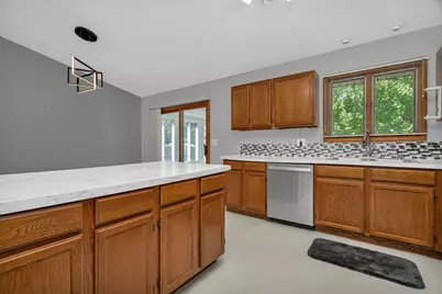 641 N Jackson Avenue, Bradley, IL 60915 - Photo 7