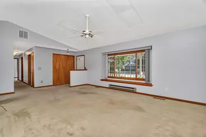 641 N Jackson Avenue, Bradley, IL 60915 - Photo 3