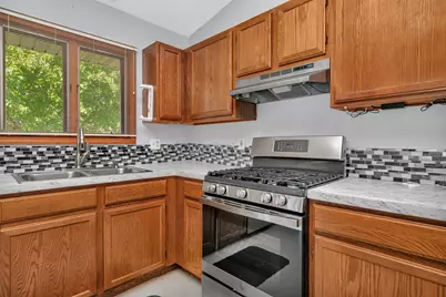 641 N Jackson Avenue, Bradley, IL 60915 - Photo 9