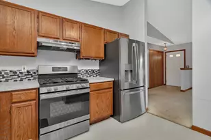 641 N Jackson Ave, Bradley, IL 60915 - Photo 11