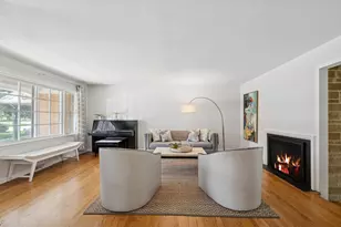 2017 Bosworth Ln, Northfield, IL 60093 - Photo 3