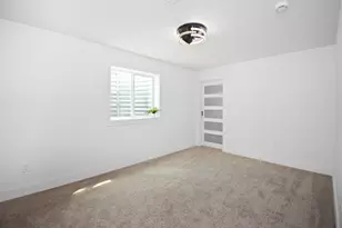 317 Waterford Estates Dr, Bloomington, IL 61704 - Photo 37