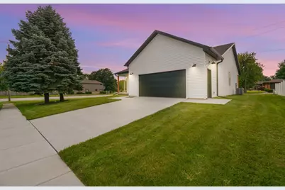 317 Waterford Estates Drive, Bloomington, IL 61704 - Photo 65