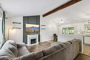 710 Greenbriar Ln, Lindenhurst, IL 60046 - Photo 3