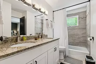 710 Greenbriar Ln, Lindenhurst, IL 60046 - Photo 17