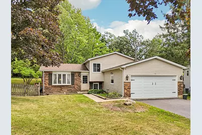 710 Greenbriar Lane, Lindenhurst, IL 60046 - Photo 1