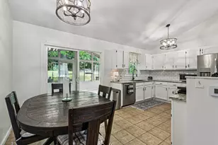 710 Greenbriar Ln, Lindenhurst, IL 60046 - Photo 7