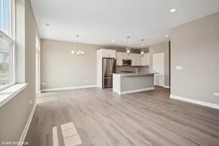 276 Masters Dr, Addison, IL 60101 - Photo 3