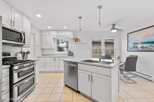 48 W Brentwood Dr, Palatine, IL 60074 - Photo 7