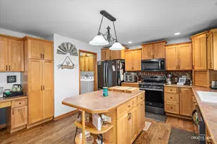 925 Suzy St, Lake Holiday, IL 60548 - Photo 9