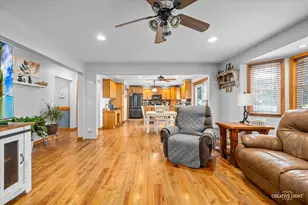 925 Suzy St, Lake Holiday, IL 60548 - Photo 15