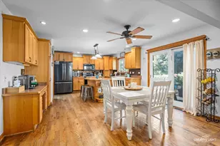 925 Suzy St, Lake Holiday, IL 60548 - Photo 7