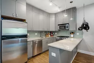 1958 W Byron St, Chicago, IL 60613 - Photo 5