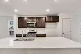 361 Bridgeview Ct, Saint Charles, IL 60174 - Photo 3