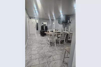 8600 S Muskegon Avenue, Chicago, IL 60617 - Photo 3