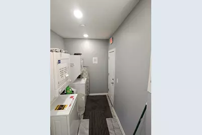 8600 S Muskegon Avenue, Chicago, IL 60617 - Photo 7