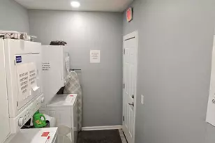 8600 S Muskegon Ave, Chicago, IL 60617 - Photo 7