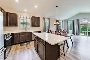 1101 Black Cherry Dr, Crystal Lake, IL 60012 - Photo 5