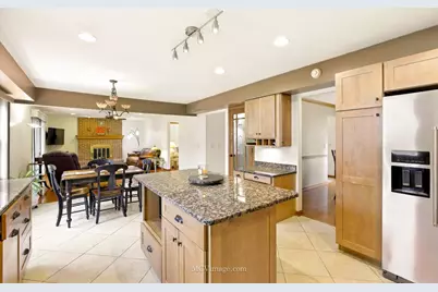 3835 Huntington Boulevard, Hoffman Estates, IL 60192 - Photo 11