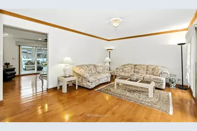 3835 Huntington Boulevard, Hoffman Estates, IL 60192 - Photo 7