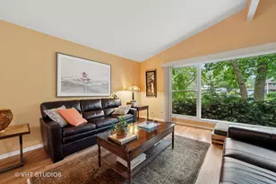 1239 Cambridge Ct, Highland Park, IL 60035 - Photo 5