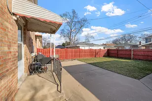 2949 W 100th St, Evergreen Park, IL 60805 - Photo 3