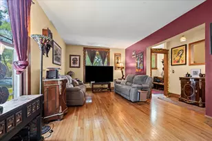 1842 W Greenleaf Ave, Chicago, IL 60626 - Photo 3