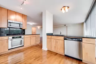 9725 Woods Dr, Skokie, IL 60077 - Photo 5