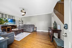 9330 S 50th Ave, Oak Lawn, IL 60453 - Photo 3