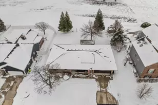 605 Morningside Dr, Chenoa, IL 61726 - Photo 3