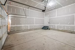 300 N Aspen Dr, Cortland, IL 60112 - Photo 31