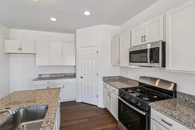 300 N Aspen Drive, Cortland, IL 60112 - Photo 9