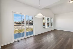 300 N Aspen Dr, Cortland, IL 60112 - Photo 5