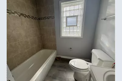 7847 S Bennett Avenue, Chicago, IL 60649 - Photo 9