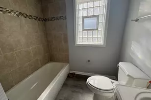 7847 S Bennett Ave, Chicago, IL 60649 - Photo 9