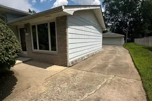 17871 Locust St, Lansing, IL 60438 - Photo 3