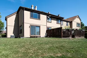 1325 Fairfax Ln, Buffalo Grove, IL 60089 - Photo 3