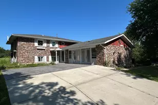 194 S Collins St, South Elgin, IL 60177 - Photo 1