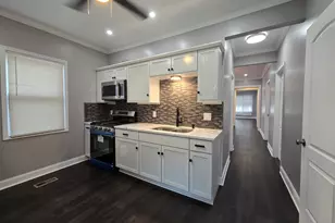 10215 S Emerald Ave, Chicago, IL 60628 - Photo 7