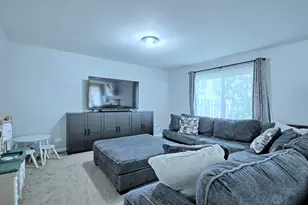 1596 Kirkwood Dr, Geneva, IL 60134 - Photo 9