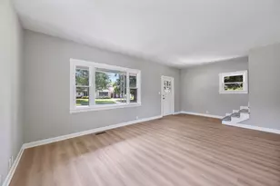 722 E Madison Ave, Chrisman, IL 61924 - Photo 5