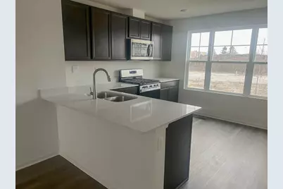 443 Lakeshore Court, Saint Charles, IL 60174 - Photo 3