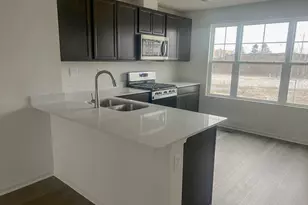 443 Lakeshore Ct, Saint Charles, IL 60174 - Photo 3