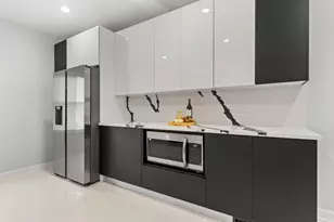 8746 S Wood St, Chicago, IL 60620 - Photo 9